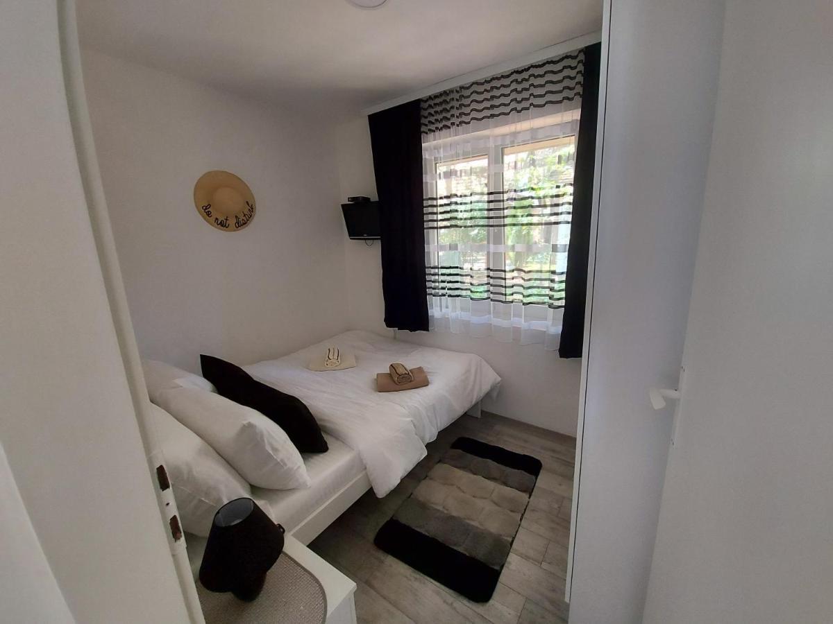 Fenix Apartment & Rooms Vinci Kültér fotó