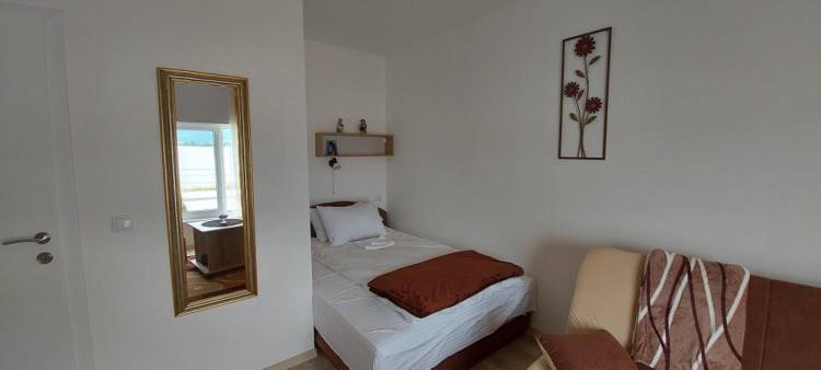 Fenix Apartment & Rooms Vinci Kültér fotó
